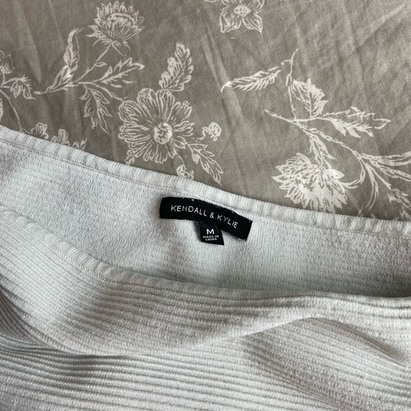 Kendal and Kylie Jenner Off-Shoulder White Crop - Picture 2 of 2